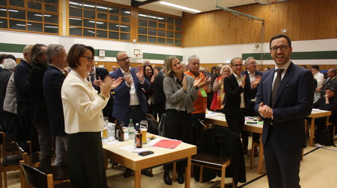 Christoph Naser CDU-Bundestagskandidat Die CDU im Wahlkreis Tübingen-Hechingen kürte Christoph Naser (rechts) zum Bundestagskandidaten. Er könnte Annette Widmann-Mauz