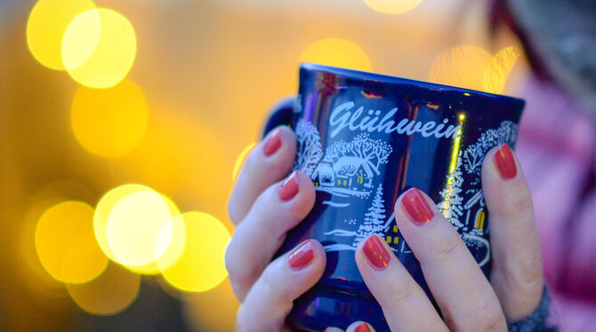 Glühwein darf auf keinem Weihnachtsmarkt fehlen. Die Preise für das Heißgetränk steigen teilweise im Südwesten.
