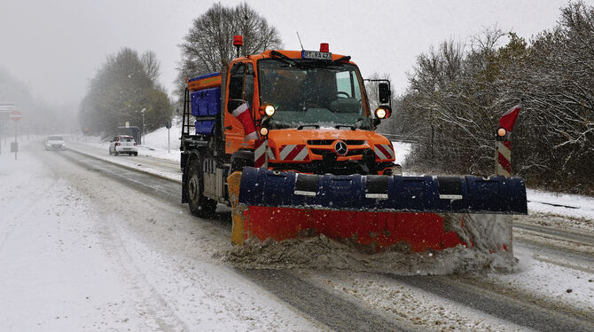 Schnee-Niethammer-Optik Die Straßenmeistereien des Landkreises Reutlingen sorgen im Winter für freie Straßen.