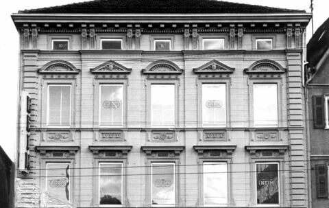 "Nach dem Wiederaufbau und den stürmischen Jahren des Wirschaftswunders das Gesicht des Bekleidungshauses Keim, bevor die Archit