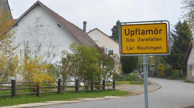 Exotische Ortsnamen, Ortsnamensforschung, Upflamör Klingt eher wie ein Ort, wo es Smørrebrød gibt und Bullerbü die Nachbargemeinde ist. Upflamör kann seinen Namen aber ganz woande