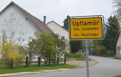 Klingt eher wie ein Ort, wo es Smørrebrød gibt und Bullerbü die Nachbargemeinde ist. Upflamör kann seinen Namen aber ganz woande