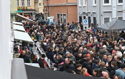 Knallvoll: die Oberamteistraße in Reutlingen am Heiligen Morgen. 