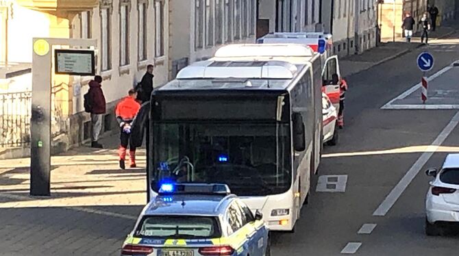 In diesem Linienbus, der in der Reutlinger Gartestraße eine Vollbremsung machen musste, wurden zwei Fahrgäste verletzt.