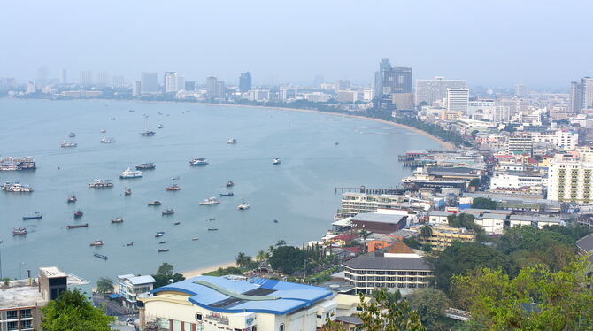 Pattaya Touristiker bewerben Pattaya als Badeort. Aber die Stadt am Golf von Thailand gilt auch als Zentrum des Sextourismus.