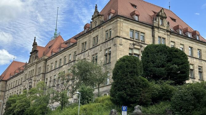 Landgericht Tübingen Das Landgericht Tübingen ist eines von acht Landgerichten, die dem Oberlandesgericht Stuttgart untergeordnet sind. Im Straf- und