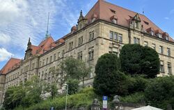 Das Landgericht Tübingen ist eines von acht Landgerichten, die dem Oberlandesgericht Stuttgart untergeordnet sind. Im Straf- und