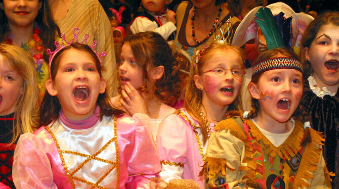 Kleine Narren kommen beim Kinderfasching ganz groß raus.