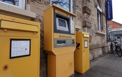 Nah beim Bahnhof gibt es nur noch drei gelbe Briefkästen. Früher war dort auch das Postbank-Finanzcenter. Es hat Ende Oktober 20