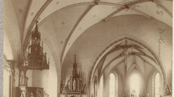 Aufnahme von 1890: Welche Kirche ist hier zu sehen?