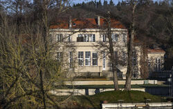 In diesem  Gästehaus in Potsdam sollen  AfD-Politiker und Rechtsextreme einen Geheimplan zur Remigration von Migranten aus Deuts