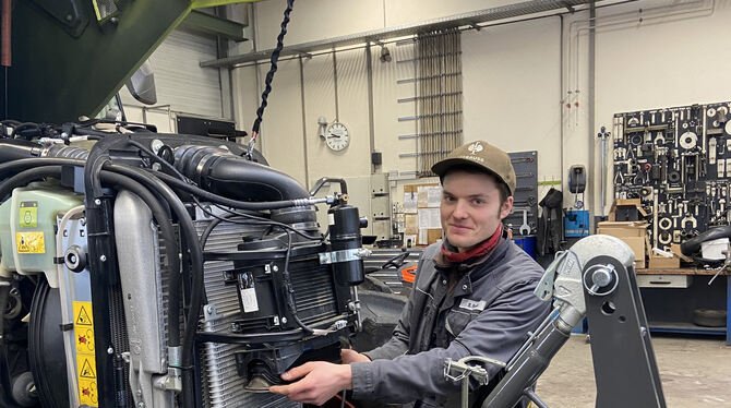 Benjamin Renner macht eine Ausbildung zum Land- und Baumaschinenmechatroniker in Münsingen.  FOTO: HANDWERKSKAMMER