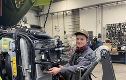 Benjamin Renner macht eine Ausbildung zum Land- und Baumaschinenmechatroniker in Münsingen.  FOTO: HANDWERKSKAMMER