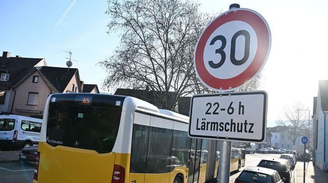 Bus in Tempo 30 Zone