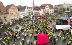 Knapp 2.000 Streikende demonstrierten laut Verdi. 