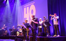 Immer druckvoll und mit Spaß dabei: Die zweite Generation des United Jazz & Rock Ensembles gab sozusagen die Partyband.