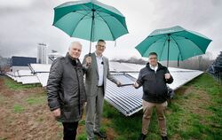 Die Grünen-Fraktion im Landtag Baden-Württemberg besucht den Solarthermiepark Au der Stadtwerke Tübingen (von links nach rechts)