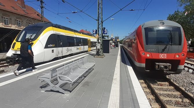 mex 18 rb 63 Talent Coradia continental sweg bahn stuttgart db regio Ein Regionalzug der Linie MEX 18 der SWEG Bahn Stuttgart (links) und eine Regionalbahn der Linie RB 63 der DB Regio begegnen sic