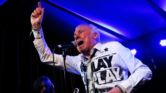 tv smith konzert punkrock franz.k foto akr Auch mit 69 ein nimmermüdes Energiebündel: TV Smith beim Auftritt im franz.K.