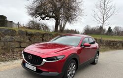 Kompakter und sparsamer Benziner: der Mazda CX-30 e-Skyactiv G 140. FOTOS: KREPPENHOFER