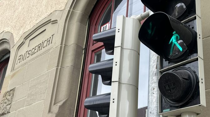 Glücklicherweise war in der Nacht vom 29. September 2024 kein Fußgänger in Unterhausen unterwegs, ein Raser hätte ihn wohl "wegg