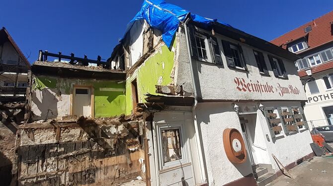 Die ehemalige Weinstube »Zum Rad« mitten in Metzingen steht nicht mehr unter Denkmalschutz. Bei dem Brand Ende November 2024 war