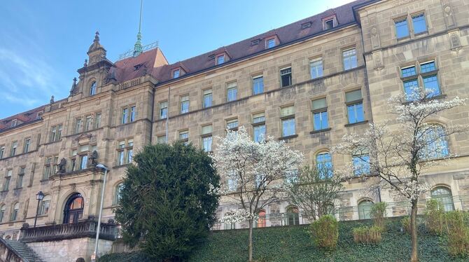 Landgericht Die 2. Große Strafkammer des Landgerichts Tübingen verurteilte einen 52-Jährigen zu einer dauerhaften Unterbringung in einer psy