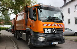 Noch drehen die orangefarbenen Fahrzeuge der städtischen Müllabfuhr Tübingens ihre Runden. Sie werden womöglich bald von Fahrzeu