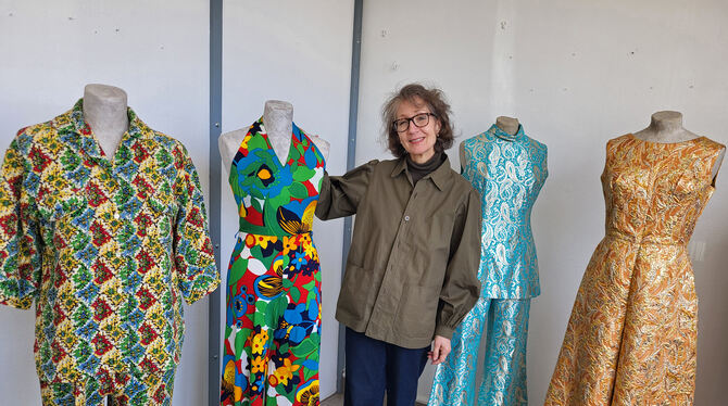 Mode Gabriele Bauer-Feigel weiß viel zu den Exponaten in ihrer Ausstellung zu berichten.