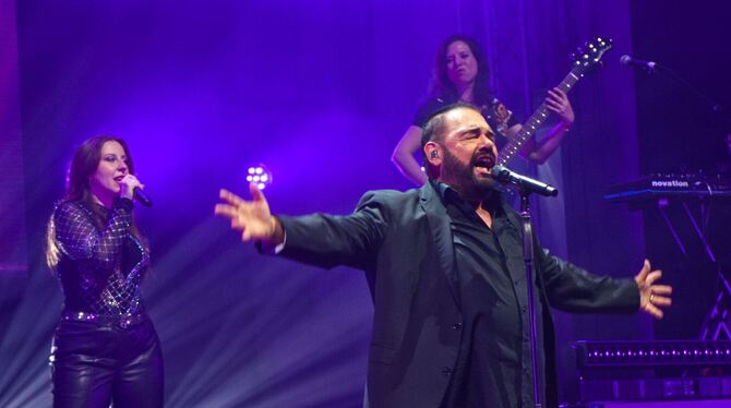 Alphaville auf Forver Live-Tour in der Stuttgarter Liederhalle Sänger Marian Gold merkt man seine 70 Jahre nicht an - forever young eben.