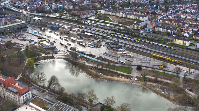 Europaplatz Links vom Anlagensee liegt der alte Tübinger Busbahnhof und der Europaplatz. Im Planungsausschuss wurden nun mögliche Varianten