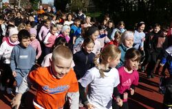 Der Spaß steht beim Spendenlauf im Vordergrund. FOTO: SANDER