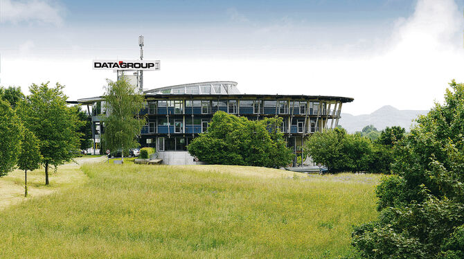 Das markante Gebäude an der Bundesstraße 27 in Gniebel ist der Sitz von Datagroup.