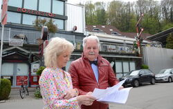Verspielt wie ihre musealen Objekte: Mit einer zehn Meter breiten Brücke  planen Ute und Rainer Klink mehr Platz für ihr Auto- u