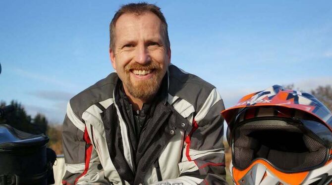 Motorrad-Pastor Jörg Sahm hält den Biker-Gottesdienst.  FOTO: PRIVAT
