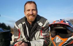 Motorrad-Pastor Jörg Sahm hält den Biker-Gottesdienst.  FOTO: PRIVAT