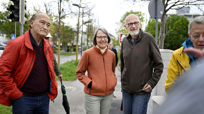 Lokaltermin Ringelbach Einer nach dem anderen: Geduldig haben die Ringelbach-Bewohner beim Lokaltermin gewartet, bis sie an die Reihe kamen und ihre Sa