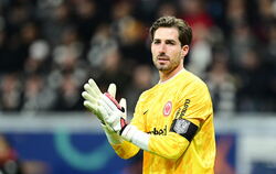 Kevin Trapp wurde zuletzt mit Sprechchören gefeiert.  FOTO: HORKY/WITTERS