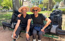Markus (links) und Timo  Nill haben ihren Spaß beim "Wettlauf um die Welt"