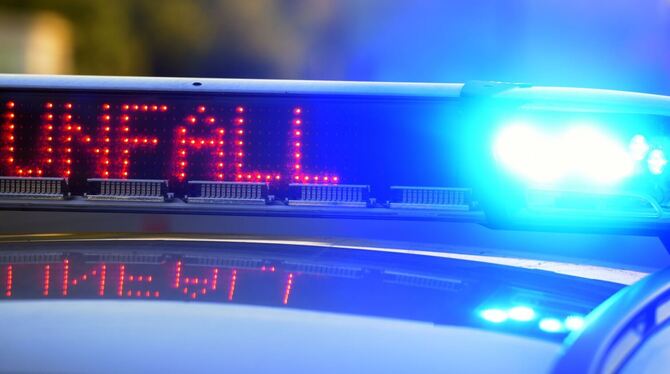 Symbolbild - Polizei sichert Unfallstelle
