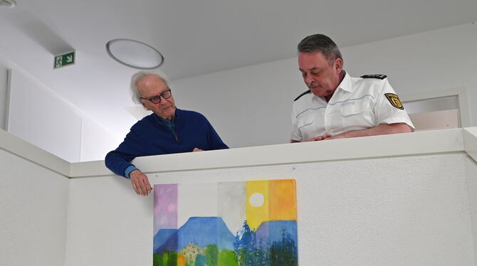 Andreas Felger Andreas Felger (hier unfreiwillig mit einer Deckenleuchte als Nimbus-Symbol eines erleuchtenden Künstlers) bei der Schenkung sei