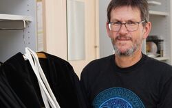 Diese Robe hat Richter Joachim Stahl sein ganzes Berufsleben über begleitet. Wenn nötig, wurde sie eben geflickt. Jetzt bleibt s