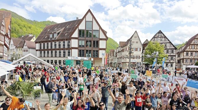Gut gelauntes Publikum und Teilnehmerfeld: Dieses Foto wurde vom Moderator von der Bühne aus aufgenommen.