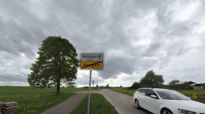 Die Kreisstraße zwischen Wittlingen und Hengen ist wegen Bauarbeiten bis Ende November gesperrt.  FOTO: FINK