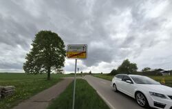 Die Kreisstraße zwischen Wittlingen und Hengen ist wegen Bauarbeiten bis Ende November gesperrt.  FOTO: FINK