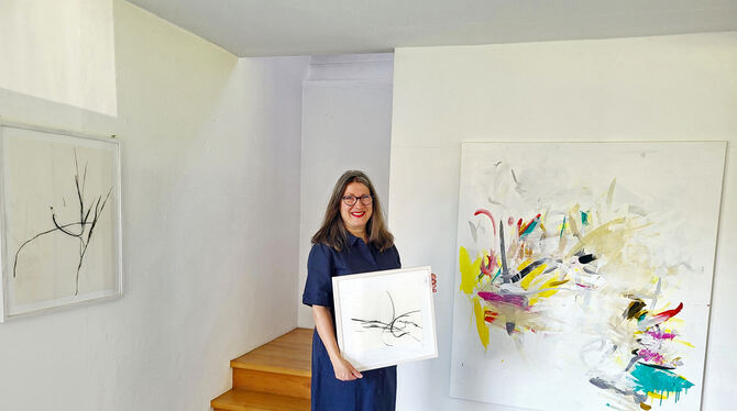 Kunst Kuratorin Sabine Lang führt in die Ausstellung von Michael Urtz in der Stiftung Anton Geiselhart ein.