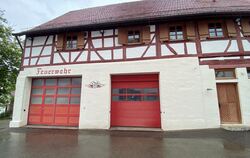 Für das künftige Löschfahrzeug der Talheimer Feuerwehr ist die Garageneinfahrt zu  niedrig.  FOTO: FÖRDER