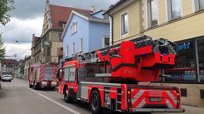 Feueralarm Amtsgericht Reutlingen Fünf Löschfahrzeuge der Feuerwehr rückten zum Amtsgericht Reutlingen an, machten sich aber schnell wieder auf den Rückweg.