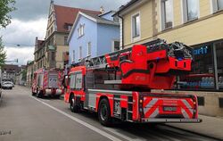 Fünf Löschfahrzeuge der Feuerwehr rückten zum Amtsgericht Reutlingen an, machten sich aber schnell wieder auf den Rückweg.