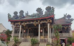 Khoo Kongsi, das üppig gestaltete Clanhaus mit Tempel, symbolisierte den Reichtum umd Einfluss des Clans in George Town.  FOTOS: